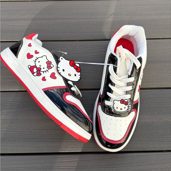 Sanrio Hello Kitty Hearts Prints White/Black/Red Court Sneakers Shoes 7, 8 - Picture 3 of 9